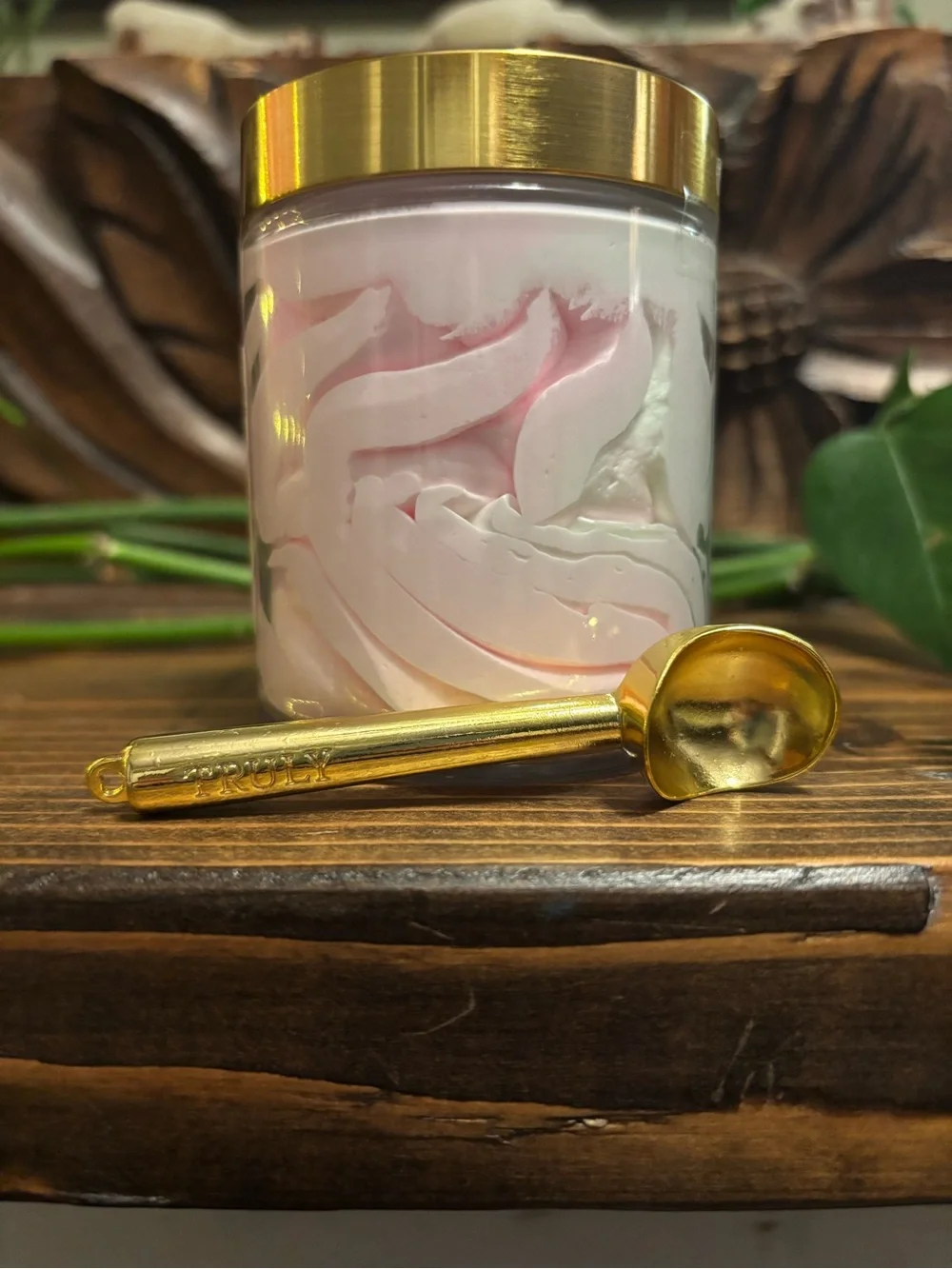 Truly Beauty Buns of Glowry Smoothing Butter with Limited Edition Golden Scoop
